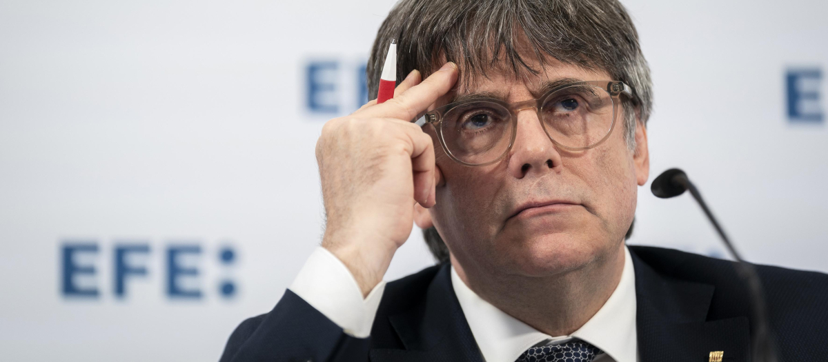 El prófugo Puigdemont asegura que no hará presidente a Illa