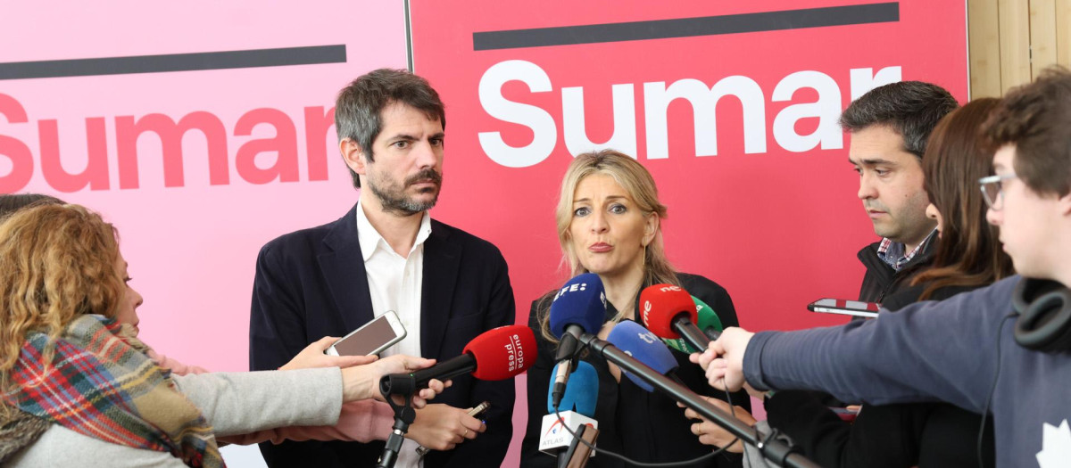 El ministro de Cultura, Ernest urtasun, y la vicepresidenta del Gobierno, Yolanda Díaz