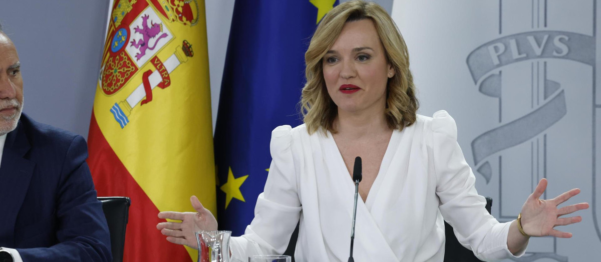 La portavoz y ministra de Educación, Pilar Alegría, en la rueda de prensa posterior al Consejo de Ministros, este martes