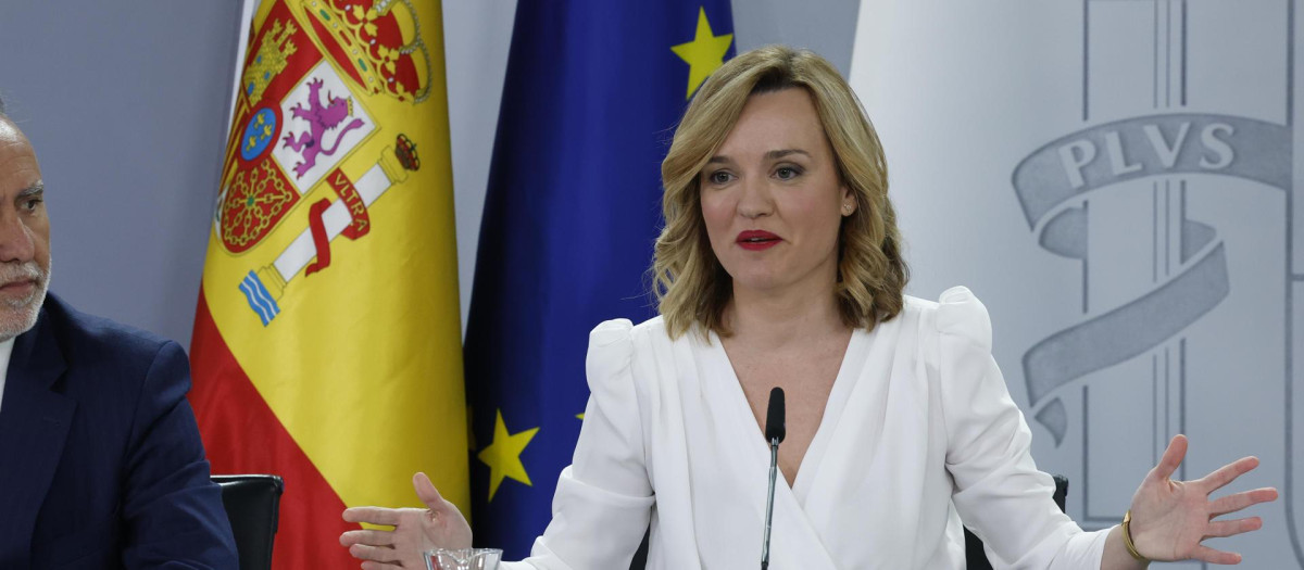 La portavoz y ministra de Educación, Pilar Alegría, en la rueda de prensa posterior al Consejo de Ministros, este martes