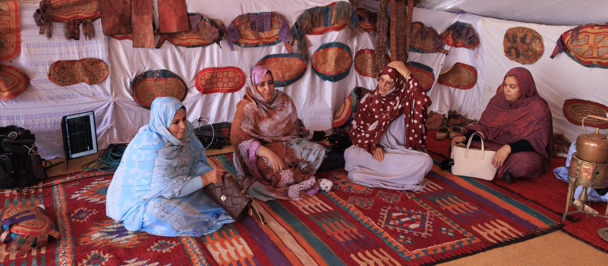 Activistas saharauis, en los campamentos de refugiados del Tinduf