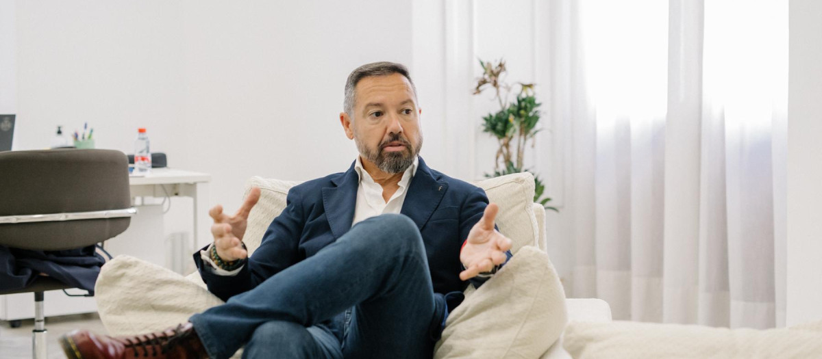 El segundo teniente de alcalde de Valencia, Juan Manuel Badenas, en su despacho
