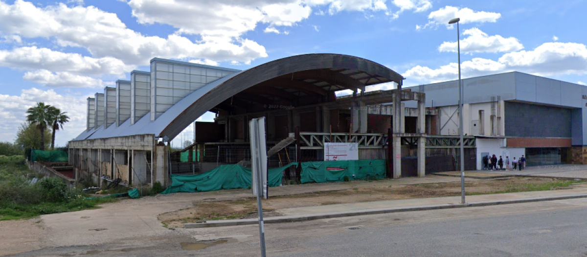 Obras de la piscina municipal de Burguillos