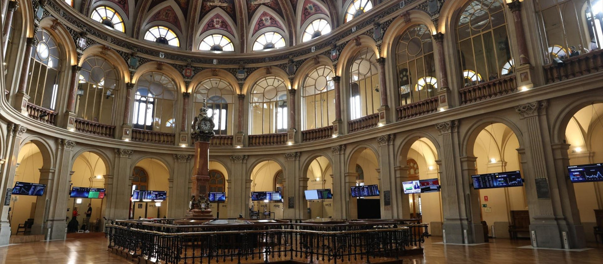 Vista general del Palacio de la Bolsa.
