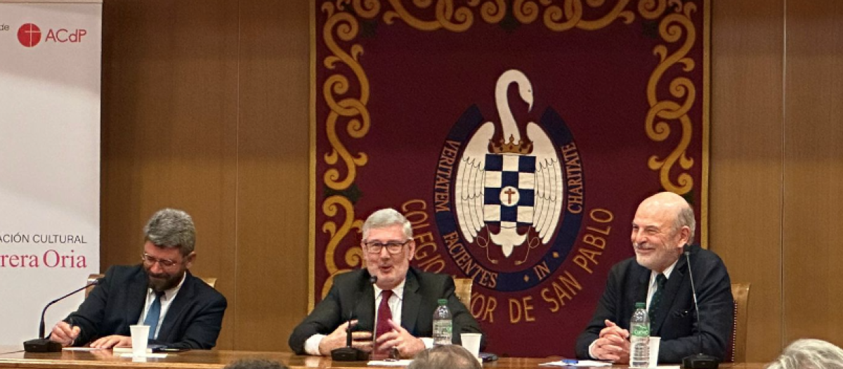 Un momento de la presentación de La Europa de Dante de Alejndro Rodríguez de la Peña