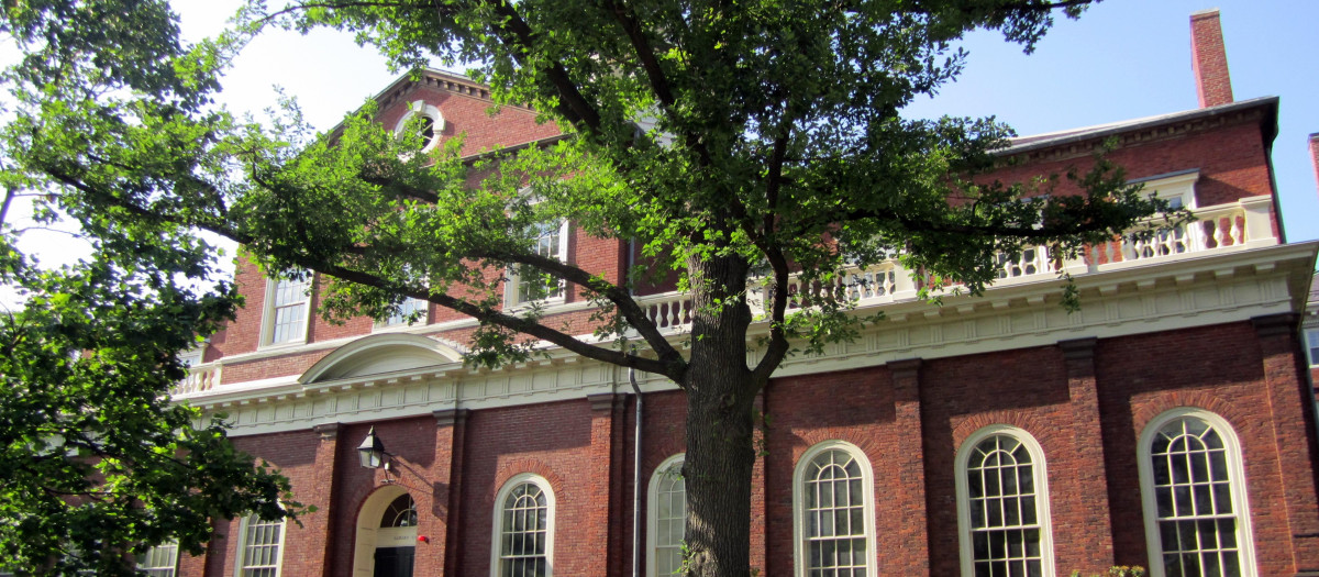 Harvard Hall, uno de los edificios más icónicos de la Universidad de Harvard