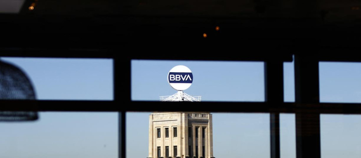 Vista de la antigua sede del BBVA en la Plaza de Cataluña de Barcelona