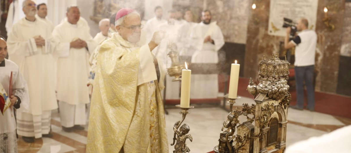 El obispo, Demetrio Fernández, en la basílica de San Juan de Ávila