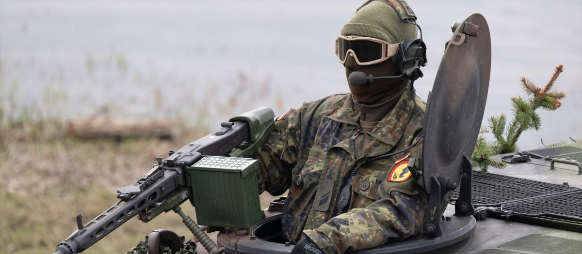Soldado de la OTAN de ejercicios en Polonia