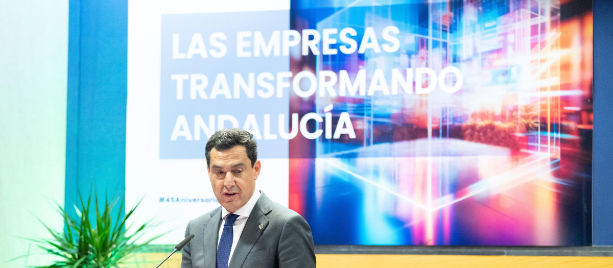 El presidente de la Junta, Juanma Moreno, en un acto de la Confederación de Empresarios de Andalucía