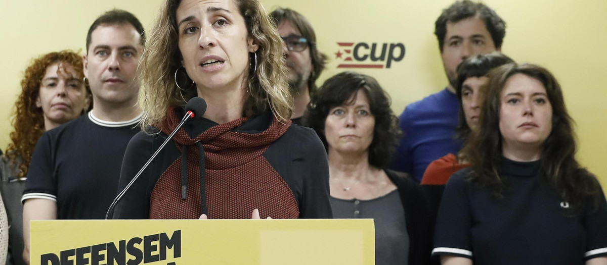 BARCELONA, 12/05/2024.-La candidata de la CUP a la Generalitat, Laia Estrada, valoró los resultados obtenidos por la formación política este domingo en las elecciones catalanas. EFE/ Andreu Dalmau