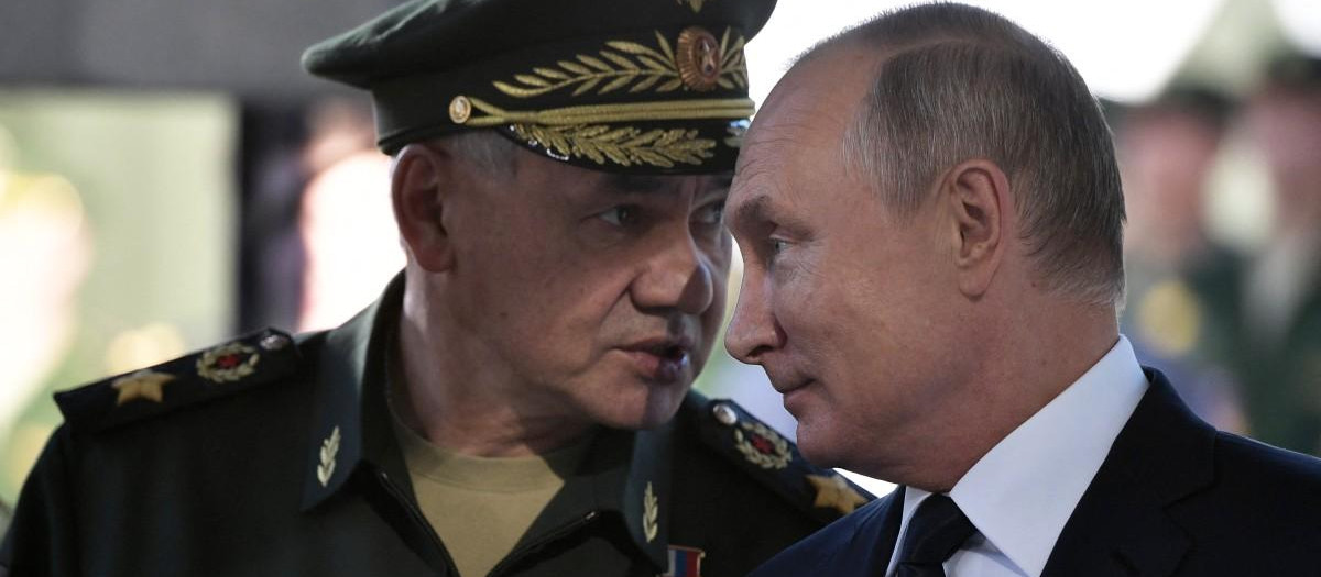 El hasta ahora ministro de Defensa ruso, Serguéi Shoigú, junto al presidente Vladímir Putin