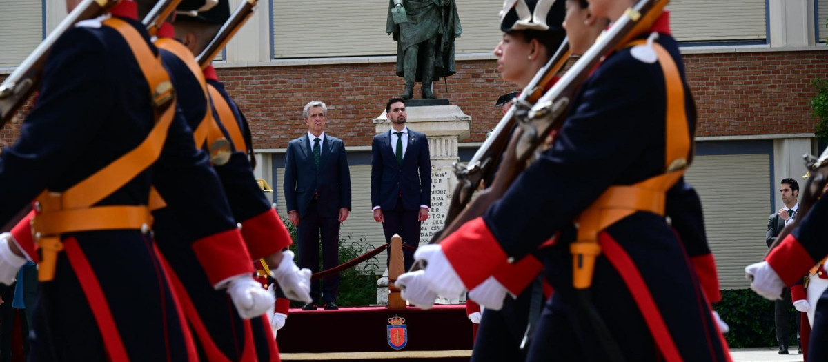 El secretario de Estado de Seguridad, Rafael Pérez, y el director de la Guardia Civil, Leonardo Marcos