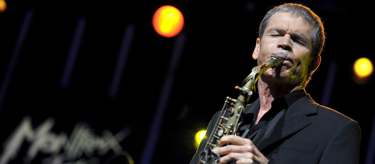 David Sanborn actúa en el escenario del Stravinski Hall durante el Festival de Jazz de Montreux (Suiza)