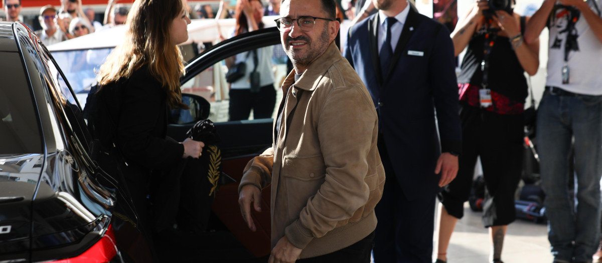 Juan Antonio Bayona llega a la cena del jurado del Festival de Cannes
