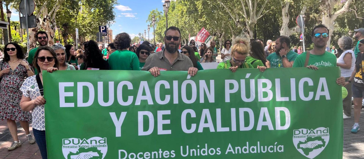 Concentración en la zona de San Telmo, en Sevilla, con motivo de la huelga docente