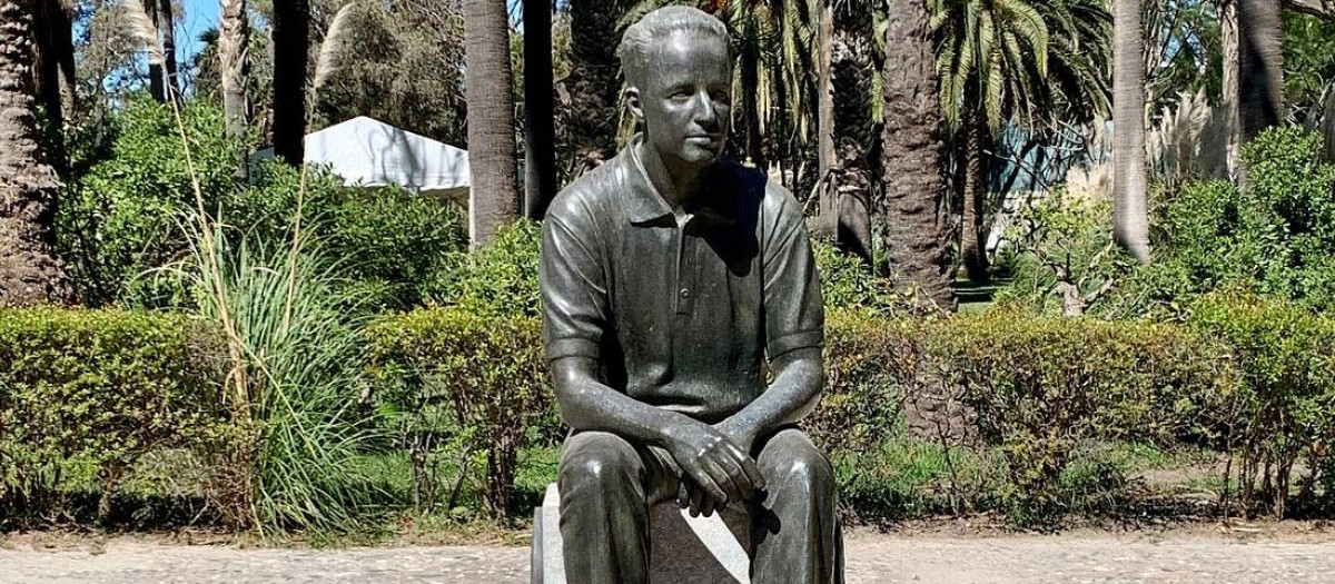 La estatua del rey de los belgas en su residencia veraniega