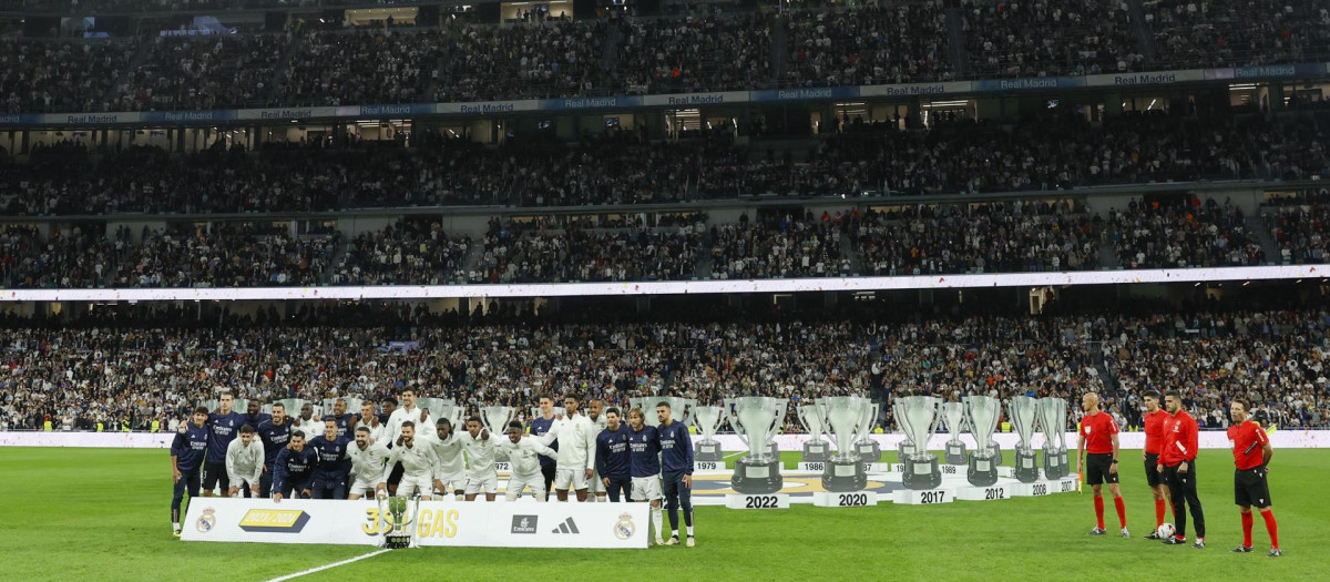 La plantilla del Real Madrid ofreció a todos los madridistas presentes en el Bernabéu el reciente título de Liga