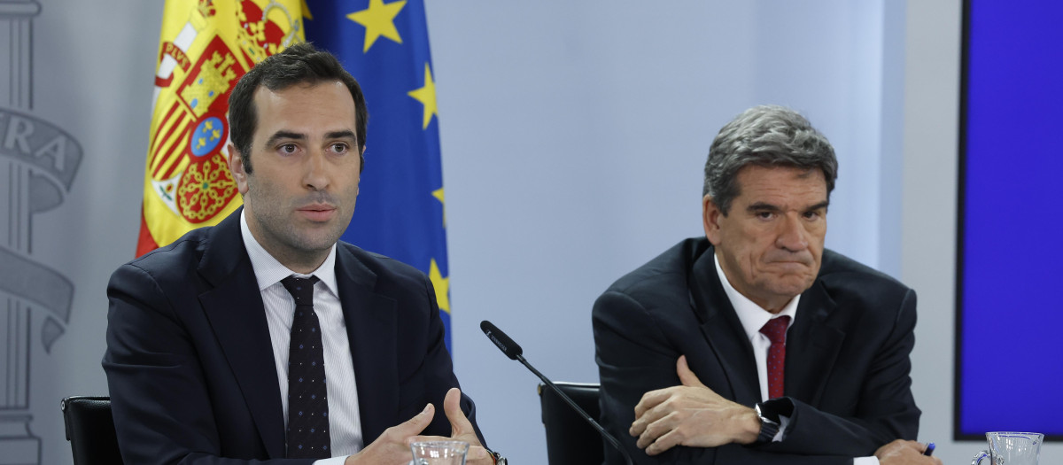 Carlos Cuerpo y José Luis Escrivá, en una rueda de prensa del Consejo de Ministros