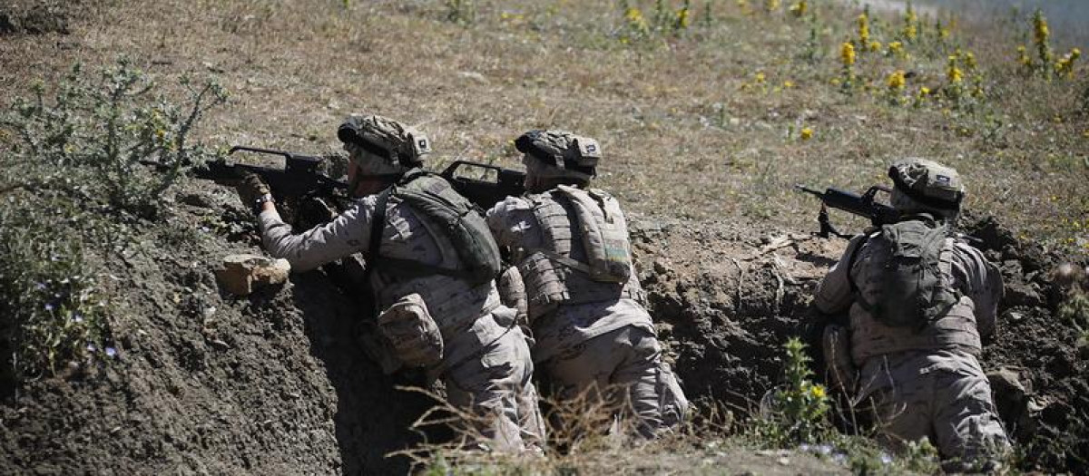Ejercicios de entrenamiento de militares ucranianos en el Campo de Maniobras de la Sierra del Retín