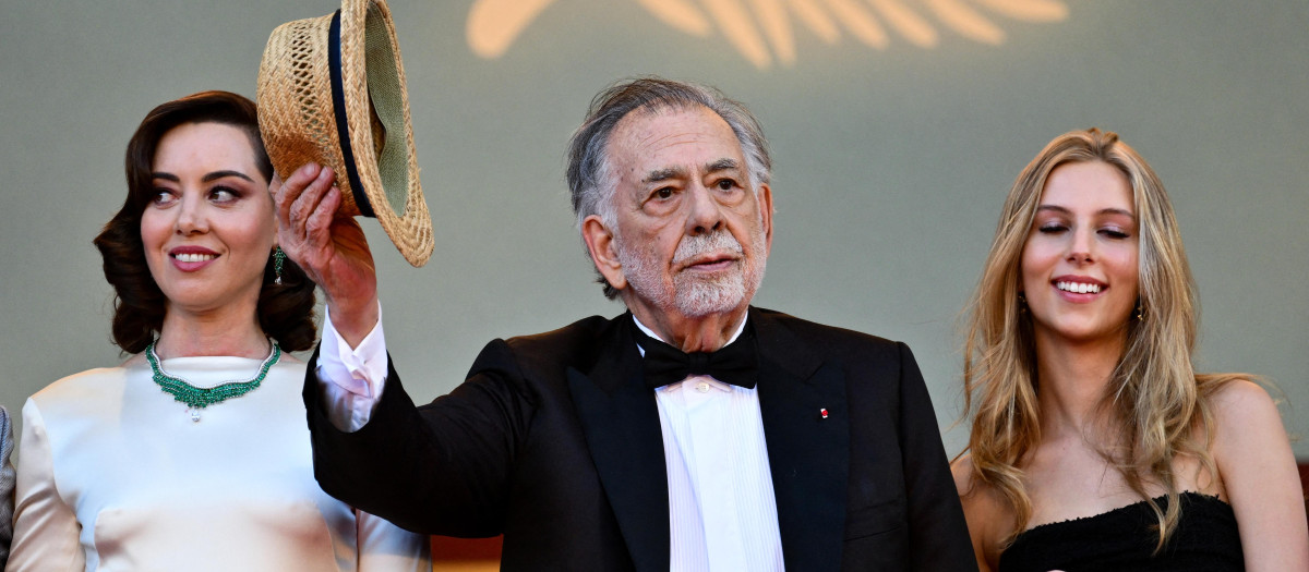 La actriz Aubrey Plaza, Francis Ford Coppola y su nieta Romy Coppola durante la premier de 'Megalopolis' en Cannes