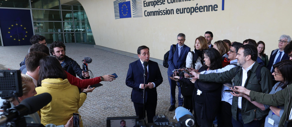 El ministro de Exteriores, José Manuel Albares, en la sede de la Comisión Europea