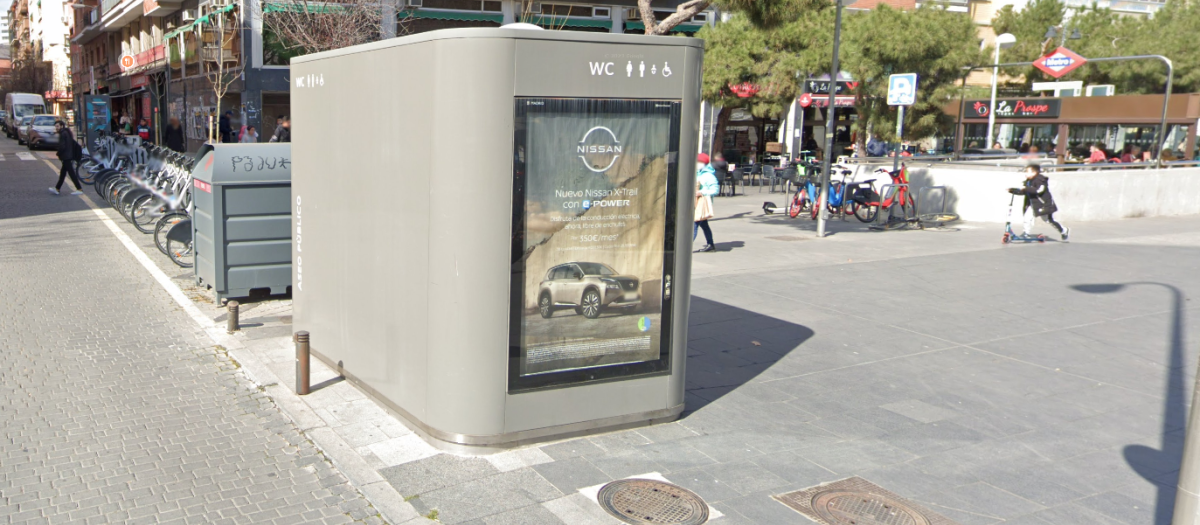 Baño público en la plaza de Prosperidad