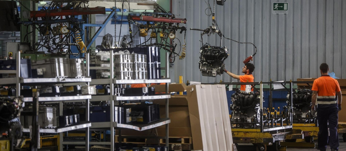 Trabajadores en la fábrica de Ford en Almussafes.