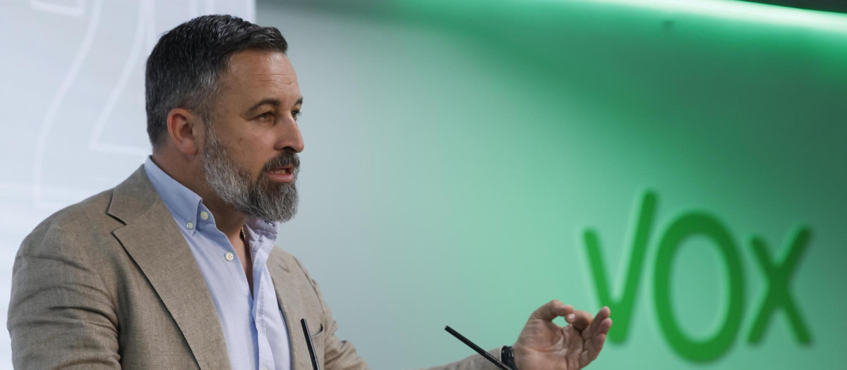El líder de Vox, Santiago Abascal, da una rueda de prensa en Bambú