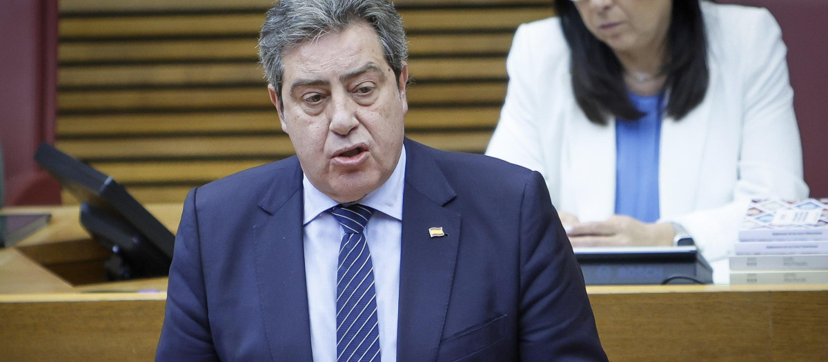 El portavoz de Vox en las Cortes Valencianas, José María Llanos, durante su intervención