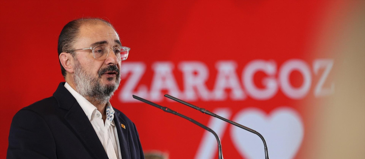 El senador Javier Lambán, interviene durante un acto del PSOE