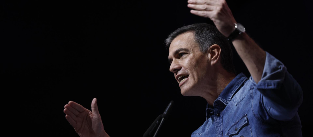 Pedro Sánchez, durante el mitin inaugural de la campaña para las elecciones europeas, en Valencia
