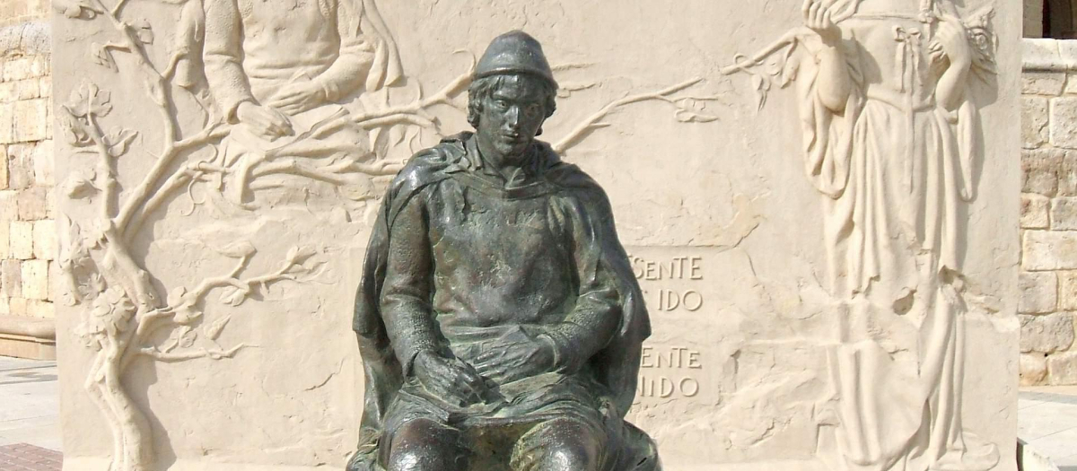 Monumento a Jorge Manrique en Paredes de Nava (Palencia)