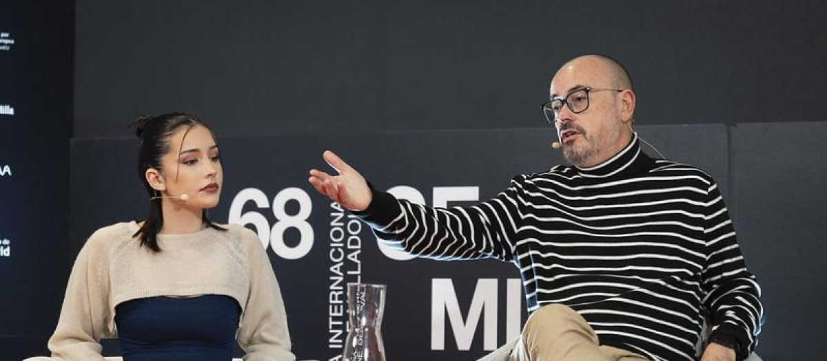 La actriz Lupe Mateo y el cineasta Manuel Martín Cuenca, en la 68ª edición de la Seminci