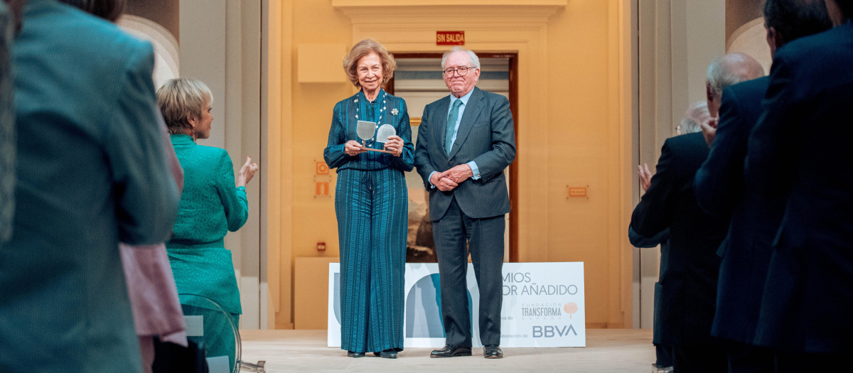 Eduardo Serra y la Reina Sofía en la edición del año pasado.