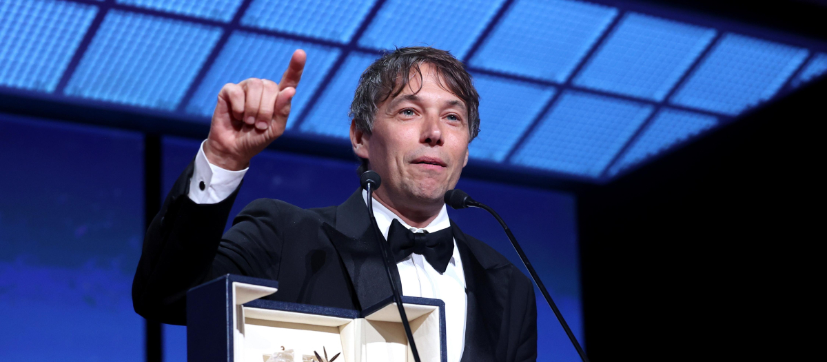 Sean Baker recibe el Premio Palma de Oro de Cannes por 'Anora'