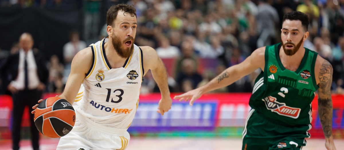 Sergio Rodriguez conduce el balón ante Luca Vildoza
