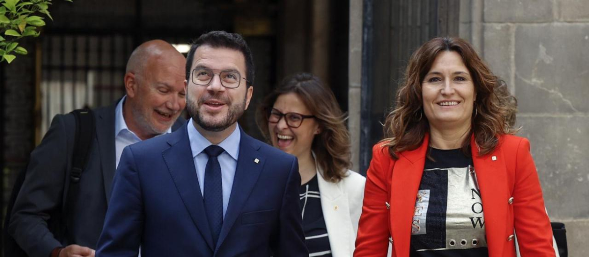 El presidente de la Generalitat en funciones, Pere Aragonès y la vicepresidenta Laura Vilagrà este martes