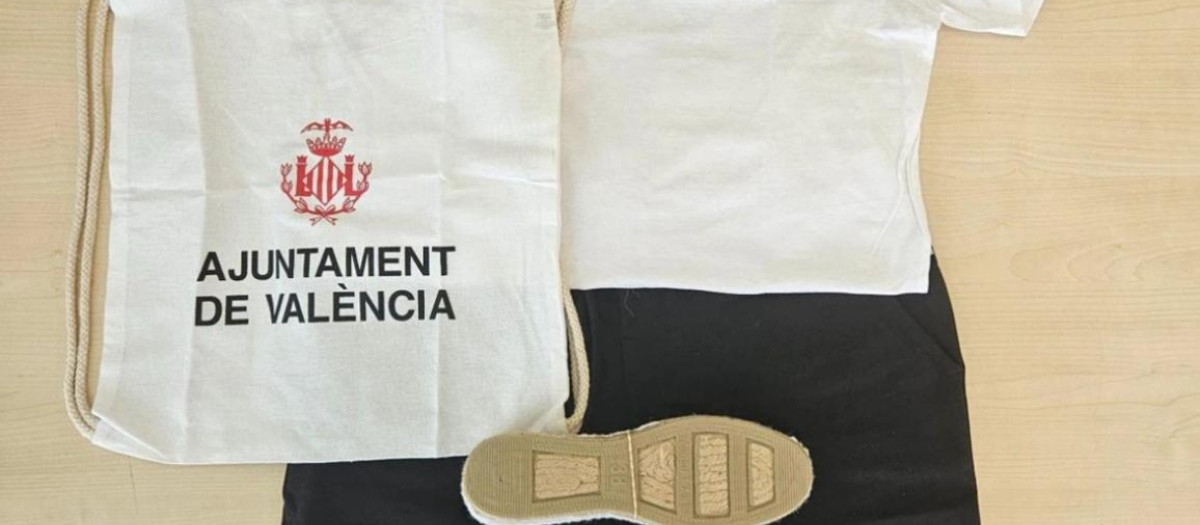 Kit de ropa que ofrecerá el Ayuntamiento de Valencia a víctimas de robos o pérdidas en la playa