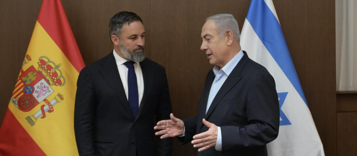 El presidente de Vox Santiago Abascal (i) se ha reunido con el primer ministro israelí Benjamín Netanyahu