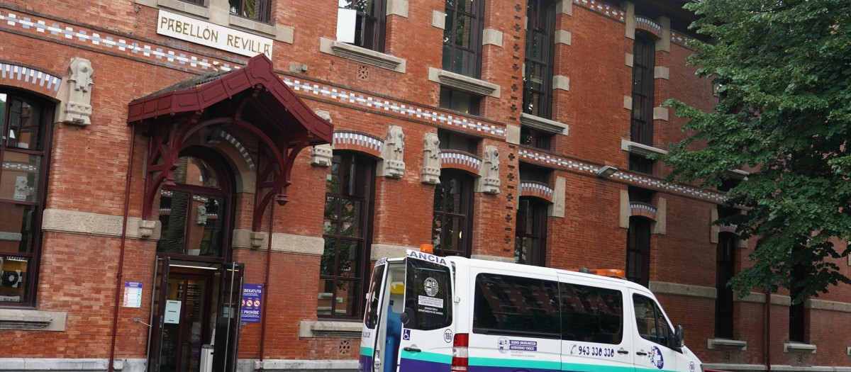 Fachada del Hospital de Basurto en Bilbao