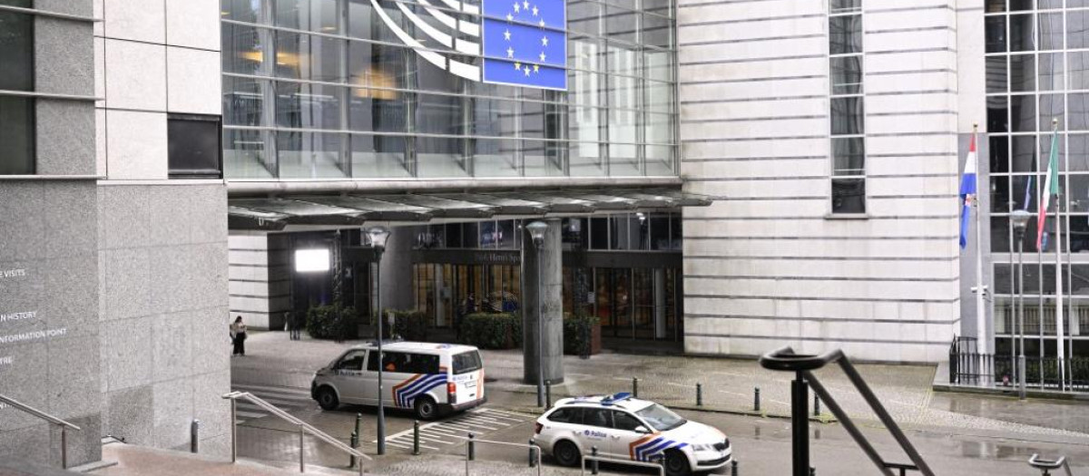 Coches de Policía a las puertas del Parlamento EuropeoBELGA PHOTO LAURIE DIEFFEMBACQ (Photo by LAURIE DIEFFEMBACQ / BELGA MAG / Belga via AFP)