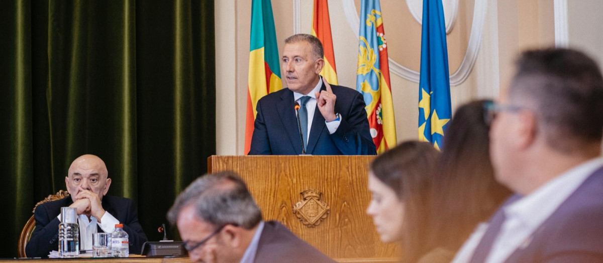 Vicent Sales, portavoz del equipo de gobierno de Castellón, en el pleno ordinario del ayuntamiento