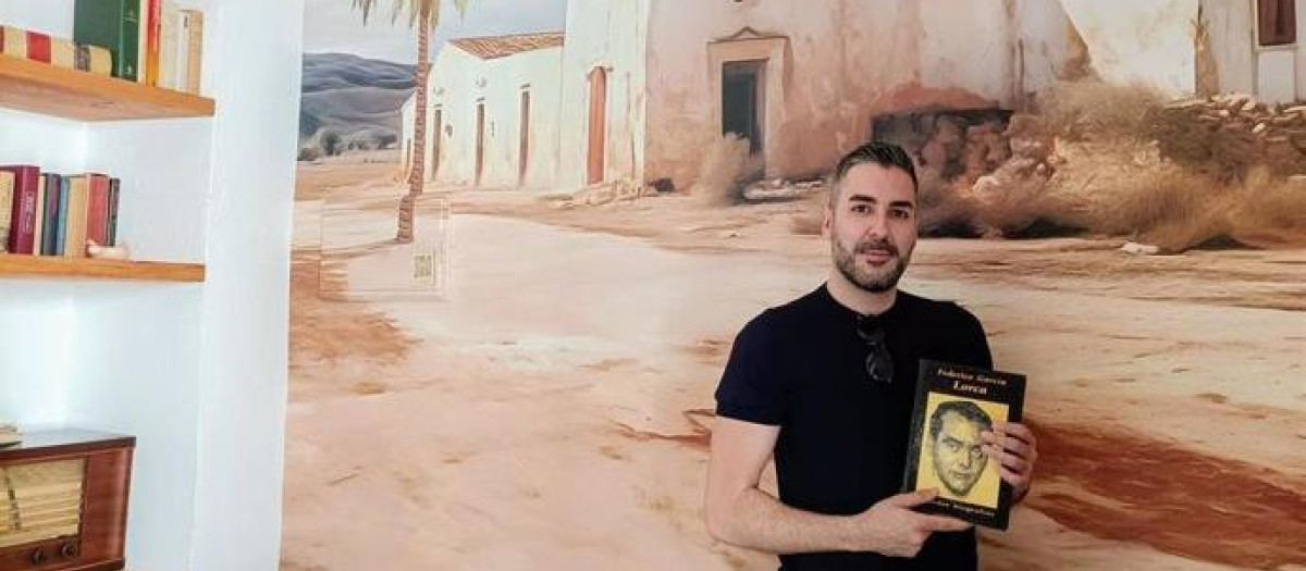 La vivienda turística se sitúa en Almería, concretamente en la plaza Maestro Rodríguez Pérez