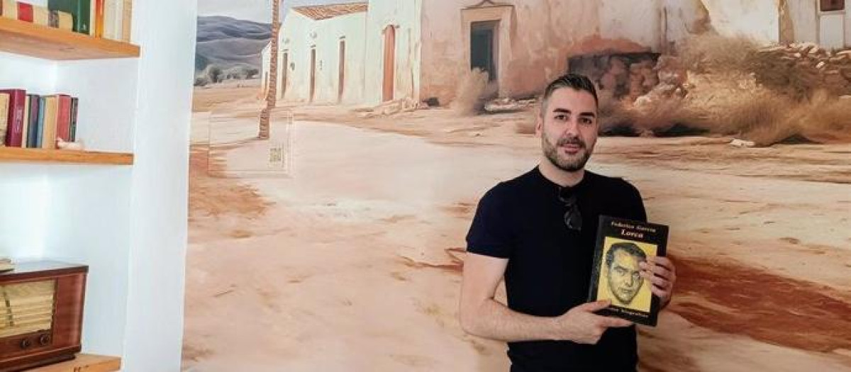 La vivienda turística se sitúa en Almería, concretamente en la plaza Maestro Rodríguez Pérez