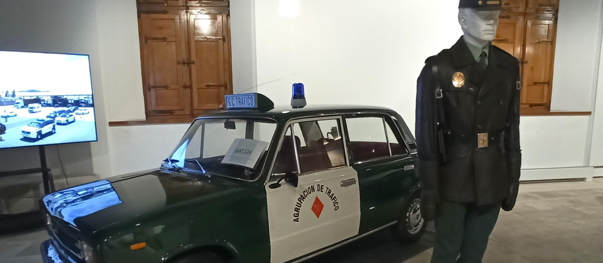 La exposición muestra los icónicos vehículos que utilizó la Guardia Civil