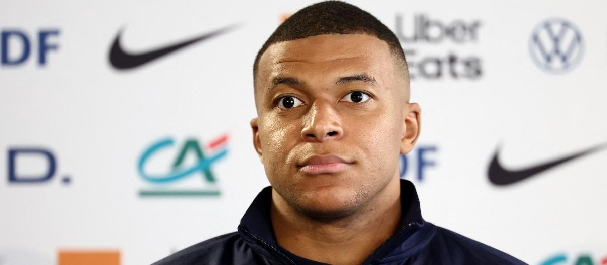 El jugador del Real Madrid, Kylian Mbappé, habla durante una conferencia de prensa en vísperas del amistoso internacional de Francia contra Luxemburgo