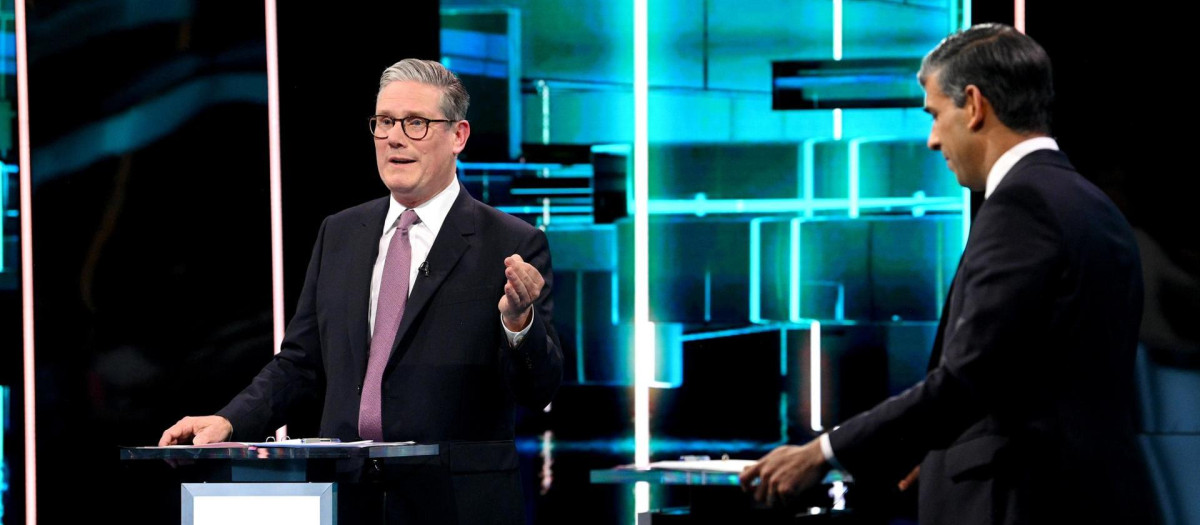 El primer ministro y líder del Partido Conservador, Rishi Sunak, y el líder laborista Keir Starmer, durante el debate