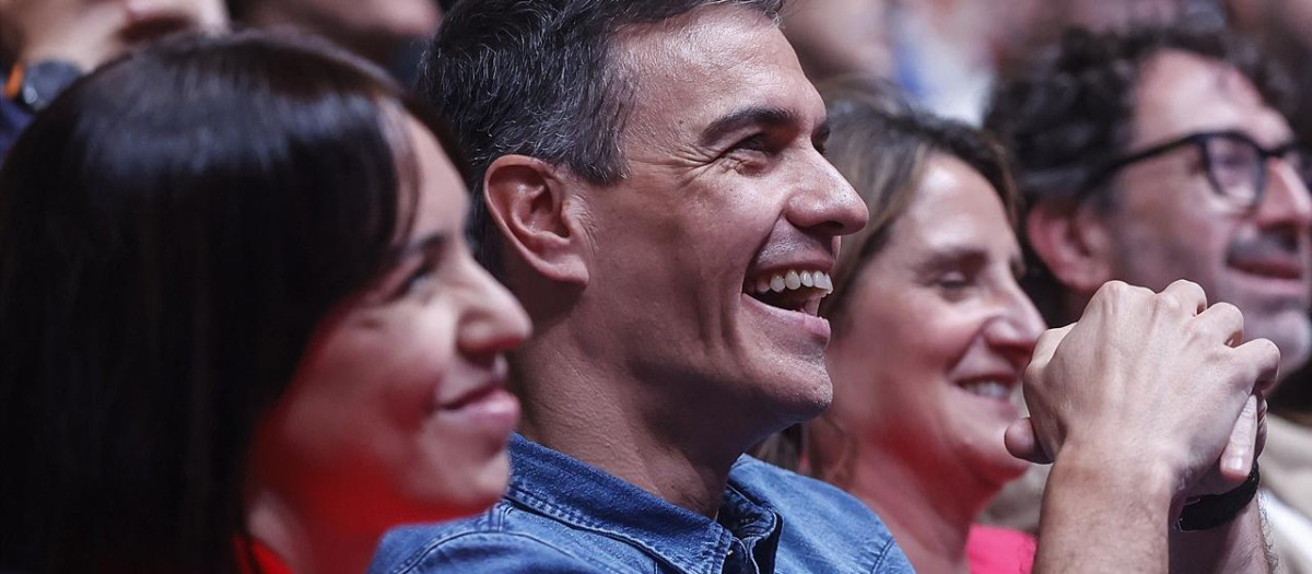 Pedro Sánchez, junto a Diana Morant y Teresa ribera, en un acto del PSOE para las elecciones europeas, en Valencia
