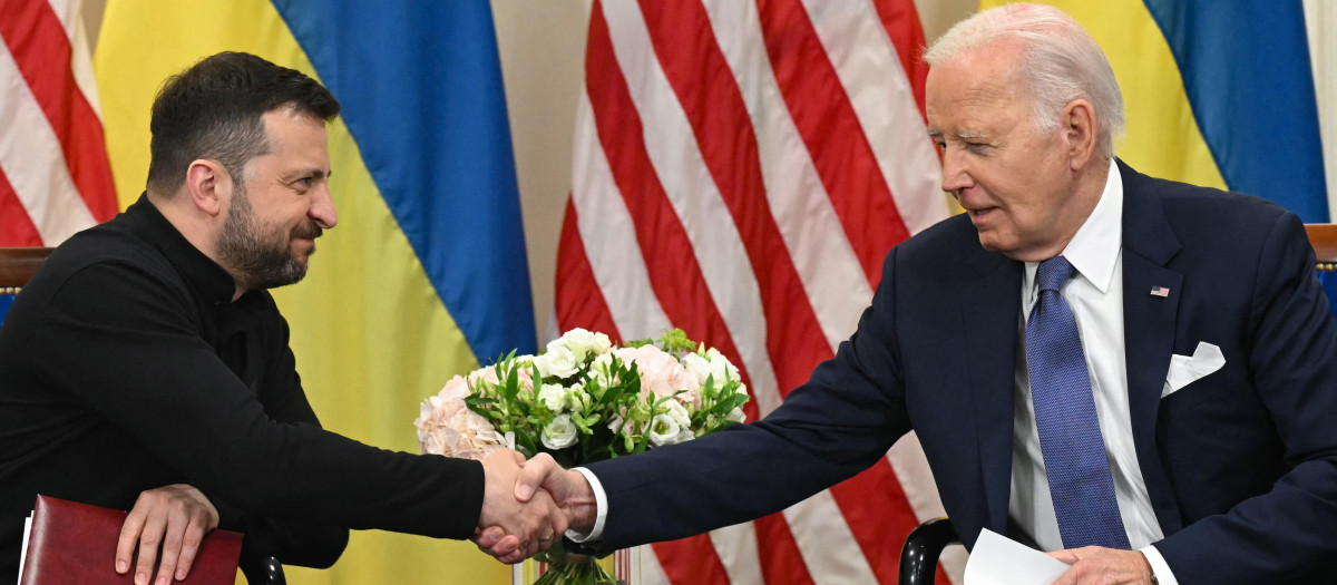 El presidente estadounidense Joe Biden junto al presidente de Ucrania, Volodimir Zelenski